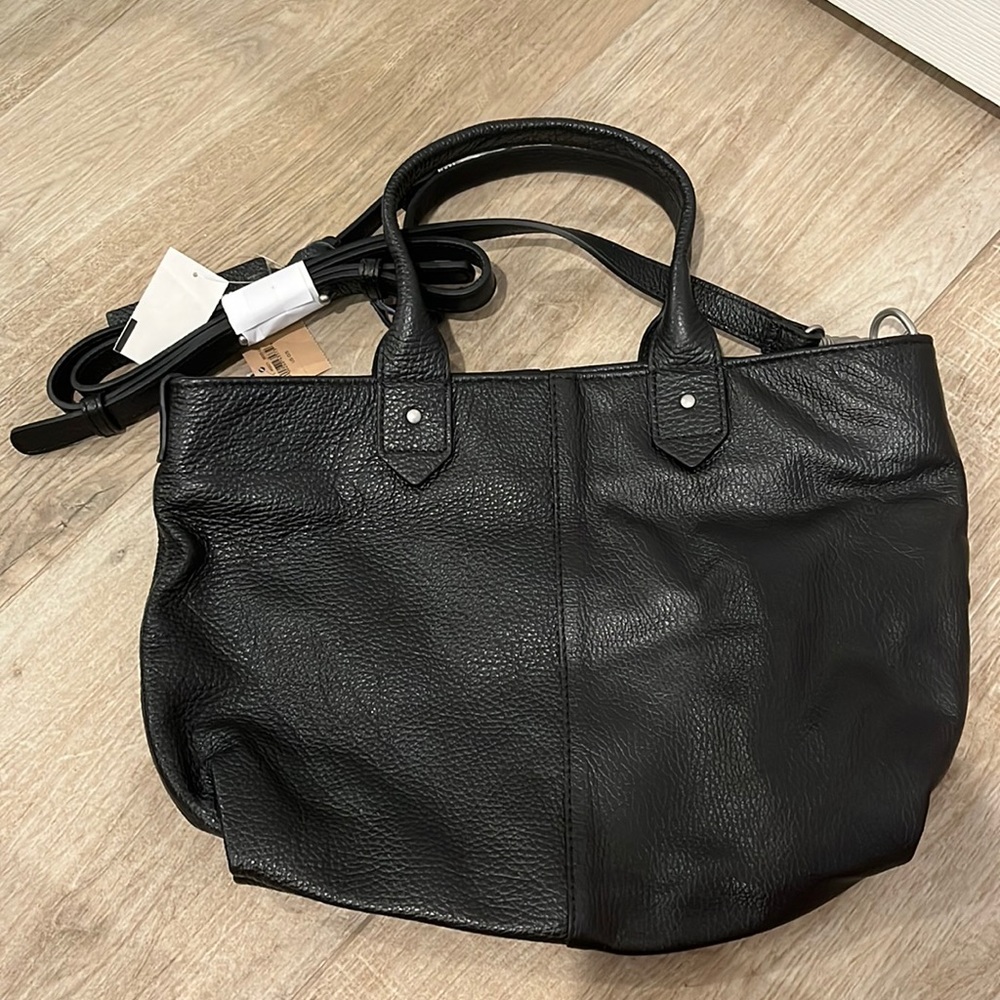 American eagle genuine leather purse with strap